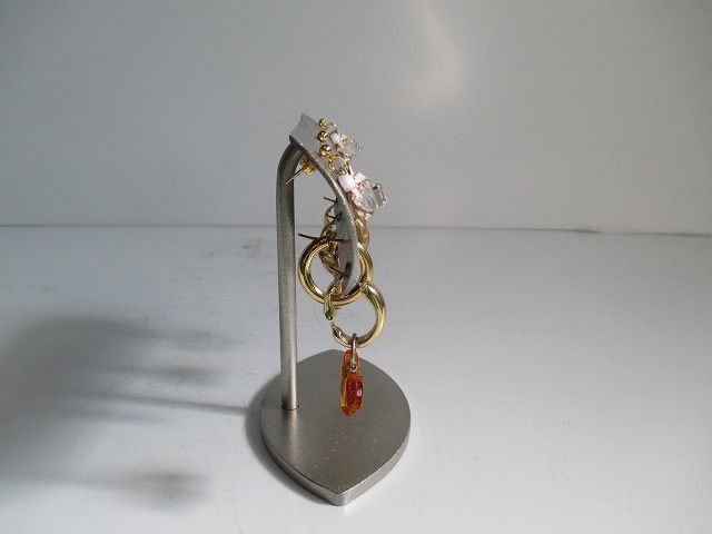 かわいい、機能的ピアス、イヤリングディスプレイスタンド　４セット（８穴）　受注生産