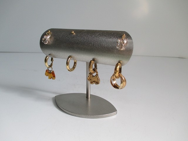 かわいい、機能的ピアス、イヤリングディスプレイスタンド　４セット（８穴）　受注生産