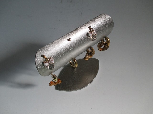 かわいい、機能的ピアス、イヤリングディスプレイスタンド　４セット（８穴）　受注生産