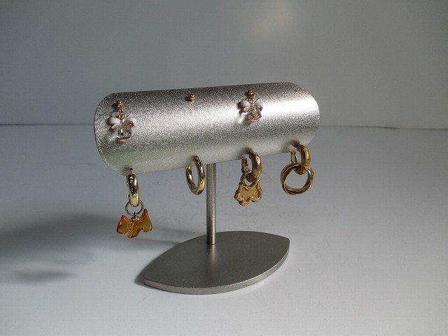 かわいい、機能的ピアス、イヤリングディスプレイスタンド　４セット（８穴）　受注生産