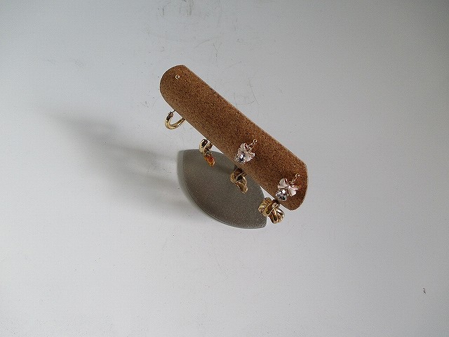 かわいい、機能的ピアス、イヤリングディスプレイスタンド　４セット（８穴）　受注生産