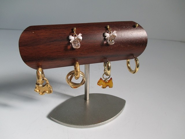 かわいい、機能的ピアス、イヤリングディスプレイスタンド木目調バージョン　４セット（８穴）　受注生産 4,592円