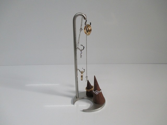 アクセサリースタンド　三日月台座リング、指輪、ネックレススタンド