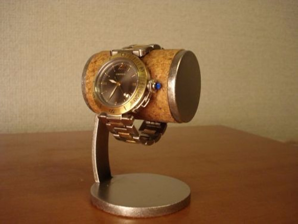 クリスマスプレゼントに！　かわいい腕時計デスクスタンド 2枚目の画像