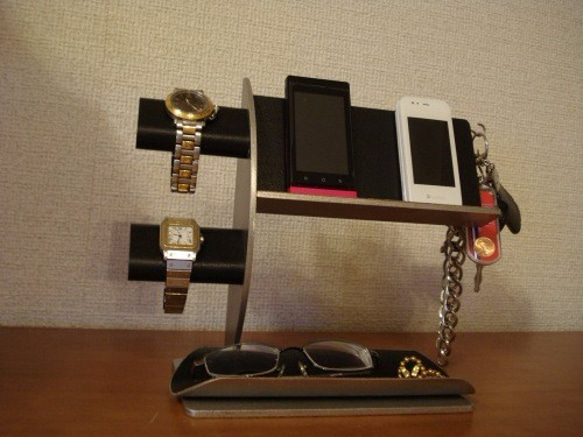 クリスマスに！ブラック腕時計2本・キー・携帯電話スタンド 1枚目の画像