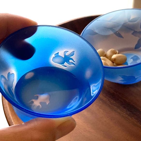 【木箱入】金魚のグラス　おひとり様用 ガラスのおちょこと小鉢のセット  【江戸硝子】 2枚目の画像