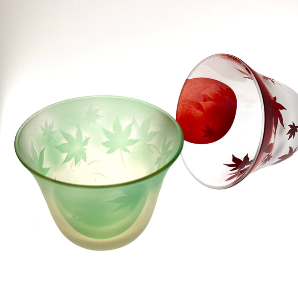 [木盒] 紅葉玻璃紅綠一對禦長子清酒杯（江戶玻璃） 第5張的照片