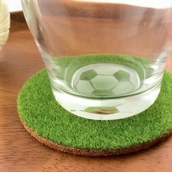 サッカーボールのグラス　芝生のみどりコースター付 1枚目の画像