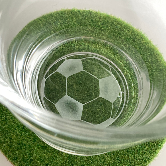 サッカーボールのグラス　芝生のみどりコースター付 2枚目の画像