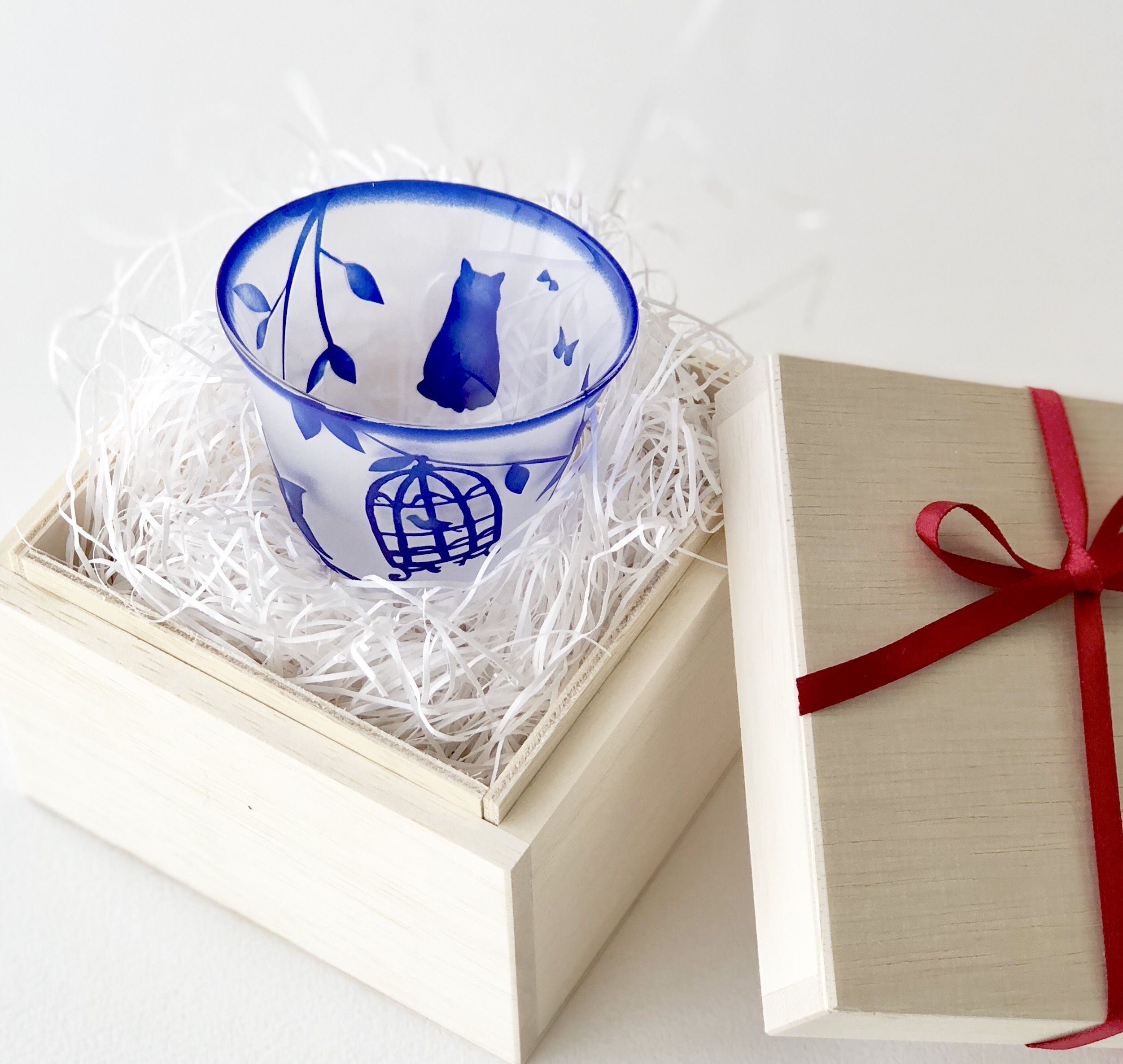 【木箱入り】ねこ&鳥かご ガラスのぐい呑み　おちょこ　酒器　江戸硝子