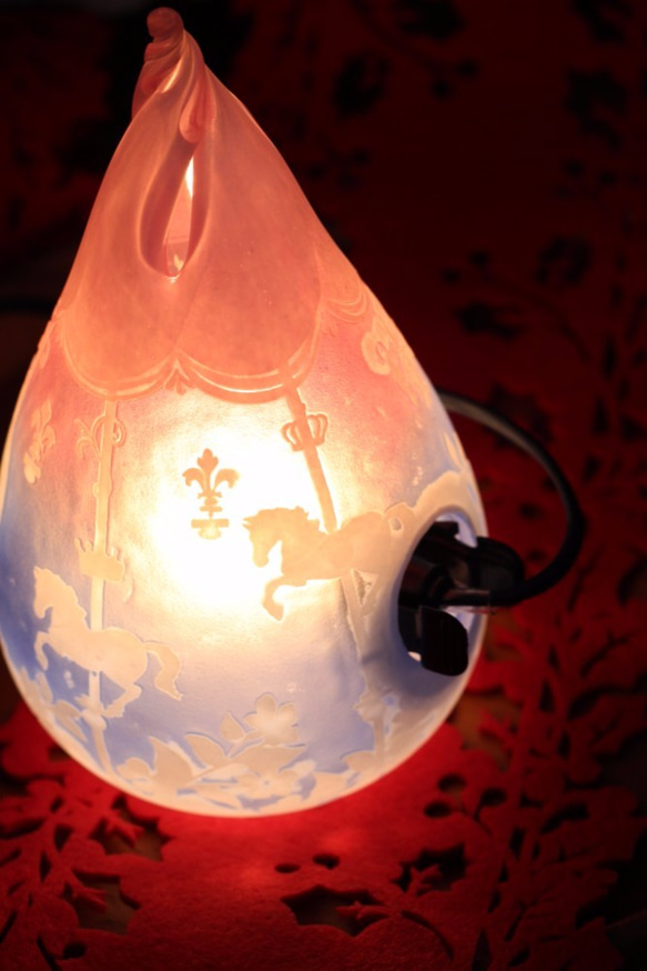 メリーゴーランドの夢〜ガラスのランプ LED電球付き〜 5枚目の画像