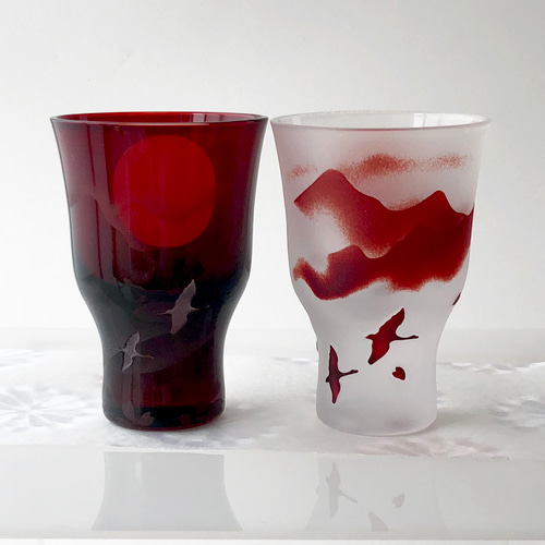 日月桜 夫婦鶴 赤いガラスのぐい呑み おちょこ 酒器ペアセット