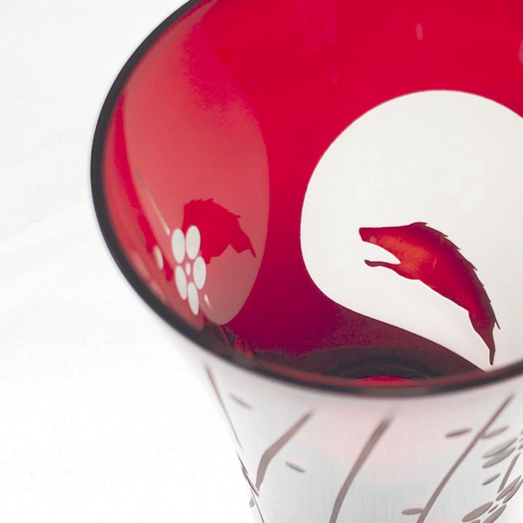 豬年梅花和紅色圓形公豬玻璃杯[使用江戶時代的玻璃杯] 第4張的照片