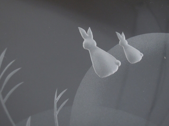 月見ウサギのガラス皿 (受注制作） 2枚目の画像