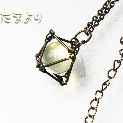 ウラノスの光」ウランガラス（表面加工）のスクエアネックレス