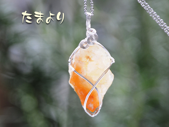 十六夜の誘い」蛍光オパール（オレンジ＆イエロー）のペンダントトップ