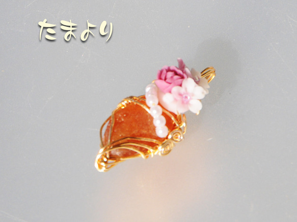 「新春の祈り」ヘソナイトガーネットとフラワーブーケ（薔薇と桜）のペンダントトップ 3枚目の画像