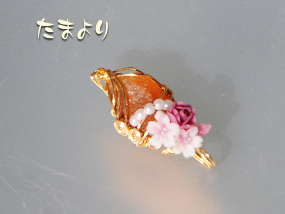 「新春の祈り」ヘソナイトガーネットとフラワーブーケ（薔薇と桜）のペンダントトップ 5枚目の画像