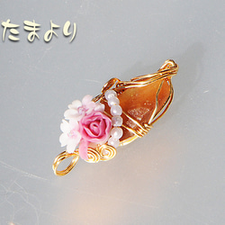 「新春の祈り」ヘソナイトガーネットとフラワーブーケ（薔薇と桜）のペンダントトップ 6枚目の画像