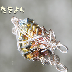 「虹の神殿」ビスマス（人工結晶）のペンダントトップ 3枚目の画像