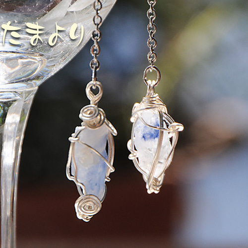 メーティスの雫」デュモルチェライトインクォーツのピアス（イヤリング