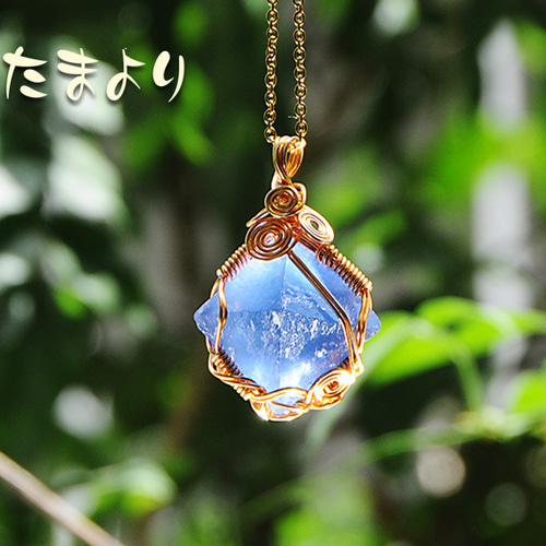 青の神殿」少し大きめブルーフローライトのペンダントトップ 