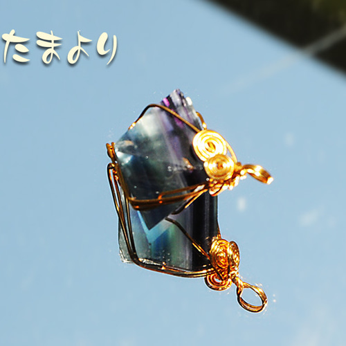 ブルーフローライト　アクアカラー　ダイヤモンド　4.5㎝　フローライト　透明感 深海のようなブルーの入った角形 青蛍石 ブルーフローライト