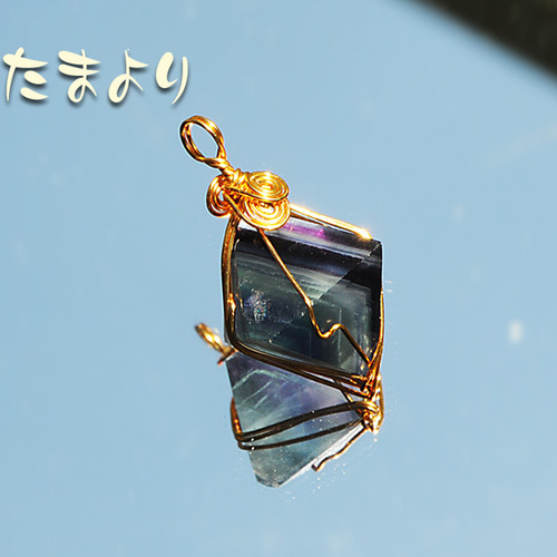 アクアの融合」ブルー系マルチカラーフローライトのペンダント
