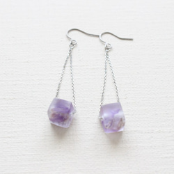 swing ピアス・purple 1枚目の画像