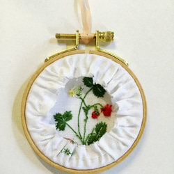 野いちごの刺繍☆Hoop Art 壁掛け 5枚目の画像