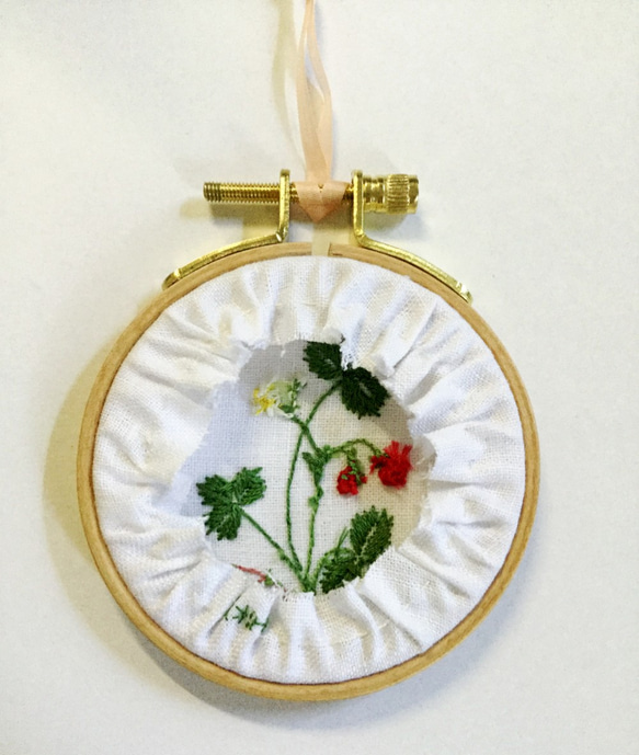 野いちごの刺繍☆Hoop Art 壁掛け 5枚目の画像