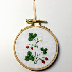 野いちごの刺繍☆Hoop Art 壁掛け 4枚目の画像