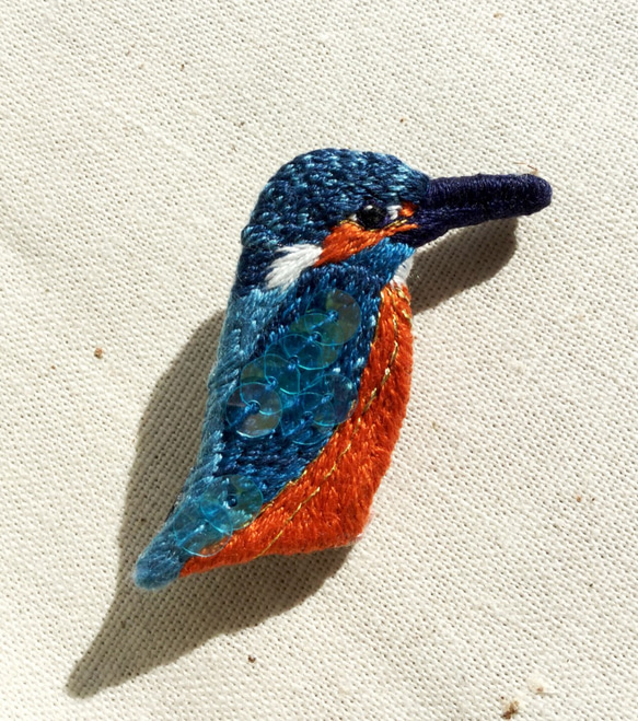 カワセミ☆鳥の刺繍ブローチ 2枚目の画像