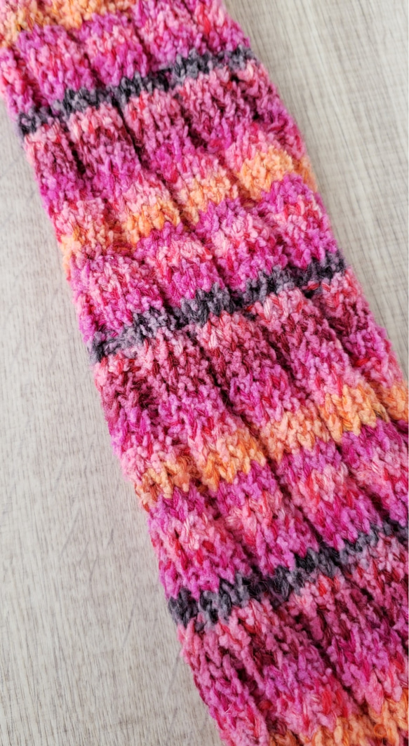 レッグウォーマー温活ふわふわピンク　厚めのスパイラルソックス編み 2枚目の画像
