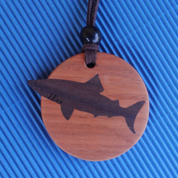 木象嵌　サメのバッグチャーム 2枚目の画像