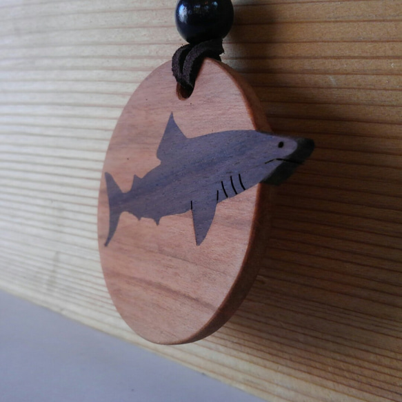 木象嵌　サメのバッグチャーム 3枚目の画像