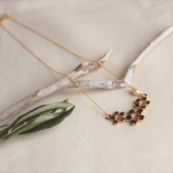 桜と淡水パールのネックレス 3枚目の画像