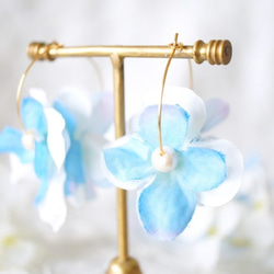 ブルーフラワー・ラッフル・フープ・ピアス ~ blue bouquet ~ 3枚目の画像