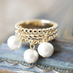 ３連重ね付け風 ツイスト＆ドット・リング ~ stacking pearl ring ~ 1枚目の画像