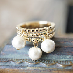 ３連重ね付け風 ツイスト＆ドット・リング ~ stacking pearl ring ~ 2枚目の画像