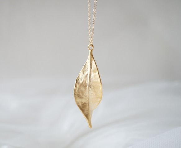 Gold leaf リーフ・ロング・ネックレス（５０センチ） 4枚目の画像