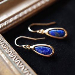 【訳アリSALE☆15%OFF】14kgf ラピスラズリのゴールドフレーム・ピアス ~ lapis ~ 3枚目の画像