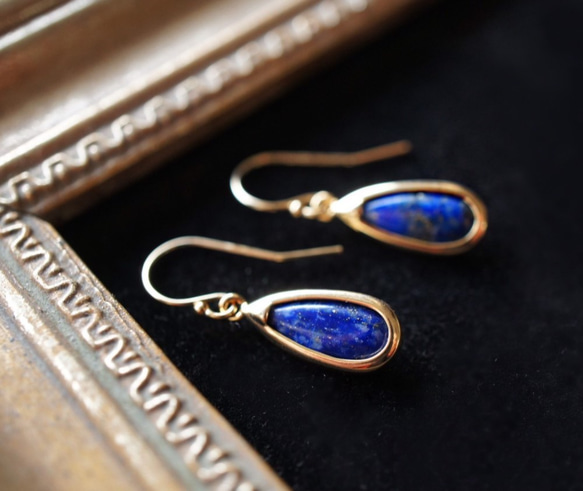 【訳アリSALE☆15%OFF】14kgf ラピスラズリのゴールドフレーム・ピアス ~ lapis ~ 3枚目の画像