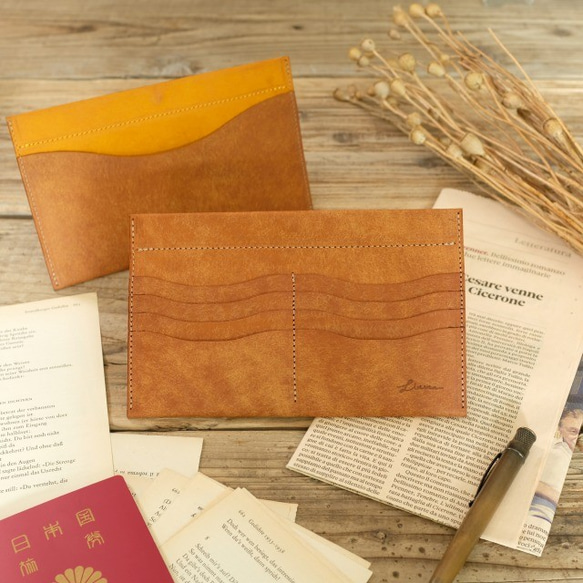 Passport Wallet / Camel **パスポートも入るお財布 2枚目の画像