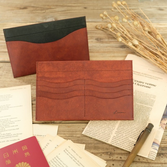 Passport Wallet / Brick Red **パスポートも入るお財布 2枚目の画像