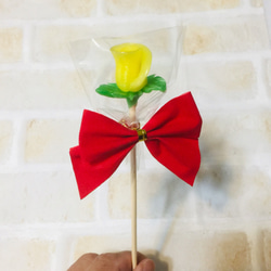 【お祝いギフト♫】赤色リボンつき☆黄色のミニバラキャンディー40本 4枚目の画像