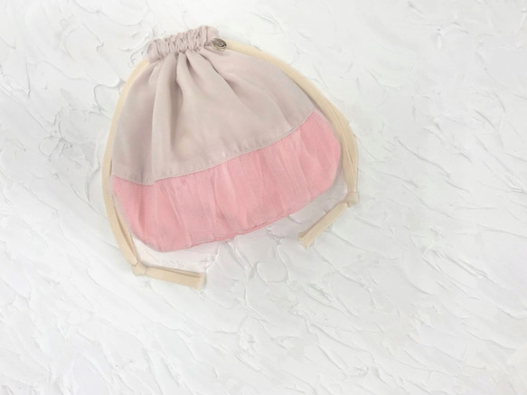 バイカラー オーバーチュールマットサテン丸底巾着ポーチ ピンク×ピュアピンク 1枚目の画像