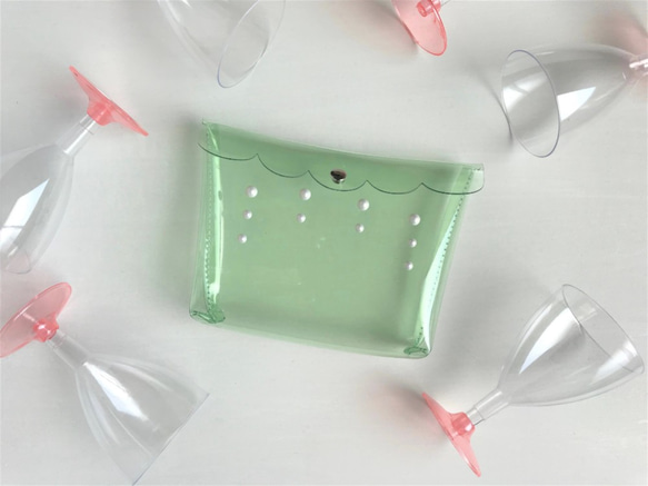 扇形透明義大利鉚釘翻蓋小包淺綠色 第1張的照片