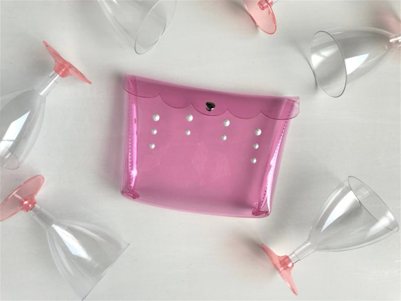 扇形透明義大利鉚釘翻蓋小包淺粉紅色 第1張的照片