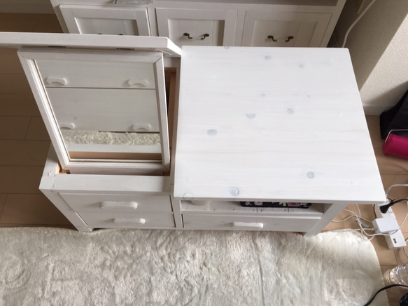 ドレッサーテーブル　忙しい朝ながらメイク　 3枚目の画像